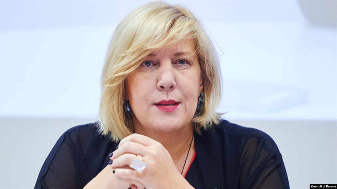 Komisioner HAM Dewan Eropa Dunja Mijatović, Jumat (7/2) mengutuk serangan terhadap Elena Milashina, dari media independen Novaya Gazeta dan pengacaranya Marina Dubrovina dalam lawatan ke Chechnya, Kamis malam, 6 Februari 2020. (Foto: dok).