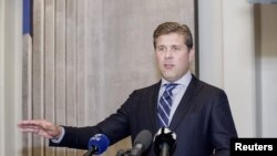Le Premier ministre Bjarni Benediktsson parle lors d'une conférence de presse à Reykjavik, Islande, le 15 septembre 2017. 