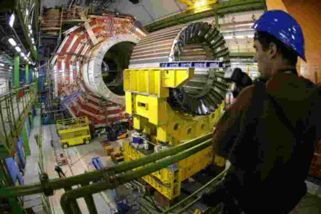 Los científicos del centro de investigación de CERN realizaron experimentos con la velocidad de la luz para recrear una mini-versión del Big Bang que originó el universo.