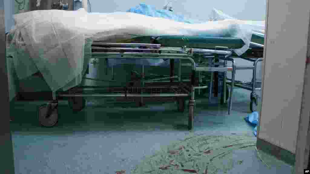 Bodies fill the hospital's makeshift morgue. (VOA Photo - E. Arrott)