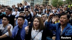 Pro-democratic winning candidates gather outside the campus of the Polytechnic University in Hong Kong, China November 25, 2019. (REUTERS/Adnan Abidi)