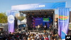 El festival de música SXSW se realiza en Austin, Texas del 13 al 19 de marzo. Es considerado uno de los eventos musicales más importantes para bandas y músicos nuevos como legendarios convirtiéndose en una verdadera vitrina de oportunidades musicales a nivel global. 