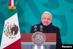 Presiden Meksiko Andres Manuel Lopez Obrador berbicara selama konferensi pers, di Hermosillo.  (Foto: via Reuters)