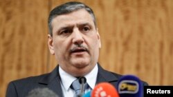 3일 스위스 제네바에서 유엔의 중재로 진행 중이던 시리아 평화회담이 일시 중단된 가운데, 반정부 측 리아드 히자브 조정관이 기자회견에서 입장을 밝히고 있다.