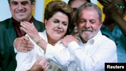 Luiz Inácio Lula da Silva, abraça Dilma Rousseff 