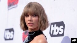 Taylor Swift arrives at the iHeartRadio Music Awards at The Forum on April 3, 2016, in Inglewood, Calif.