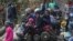 Orang-orang yang mengungsi untuk menghindari serangan geng-geng bersenjata, tampak berlindung di balai kota lingkungan Kenscoff di pinggiran Port-au-Prince, Haiti (foto: dok).