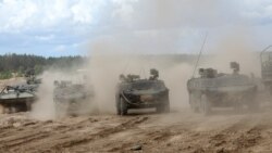 FILE - Tentara mengambil bagian dalam latihan militer bilateral Lituania-Jerman 'Griffin Storm' di Area Pelatihan Jenderal Silvestras Zukauskas di Pabrade, Lituania pada 26 Juni 2023. (PETRAS MALUKAS/AFP)