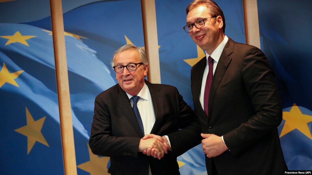 Predsednik Srbije Aleksandar Vučić i predsednik Evropske komisije Žan Klod Junker u Briselu (Foto: AP/Francisco Seco)