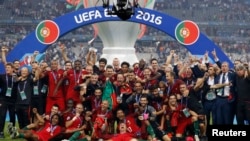 Portugal v France - EURO 2016 - Finale- Stade de France à Saint-Denis, les champions portugais, le 10 juillet 2016. (REUTERS/Carl Recine Livepic )