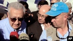 ທ່ານ Lakhdar Brahimi ທູດພິເສດສະຫະປະຊາຊາດ-ອາຣັບ (ຊ້າຍ)