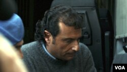 El capitán Schettino enfrenta cargos de homicidio por abandonar el barco antes de que los pasajeros fueran rescatados.