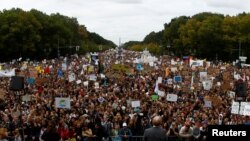 Učesnici masovnog protesta u Berlinu, 20. septembar 2019.