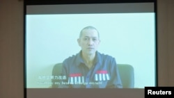 被中國當局判刑20年的前電視製片人艾爾肯·吐爾遜2021年4月9日出現在新疆當局在北京舉行的一個新聞發布會上播放的視頻中（路透社）。