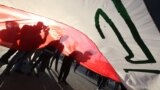 ایرج خواننده پیشکسوت ایرانی به دلیل بیماری در بیمارستان بستری شد.<br />
به گزارش خبرگزاری ایلنا، ایرج یا همان حسین خواجه امیری، مدتی&zwnj; است از بیماری روده رنج می&zwnj;برد و روز دوشنبه در بیمارستان بستری شد. این خواننده قرار است تحت عمل جراحی قرار بگیرد.<br />
احسان خواجه امیری فرزند او گفته حال پدرش خوب است و جای نگرانی نیست.