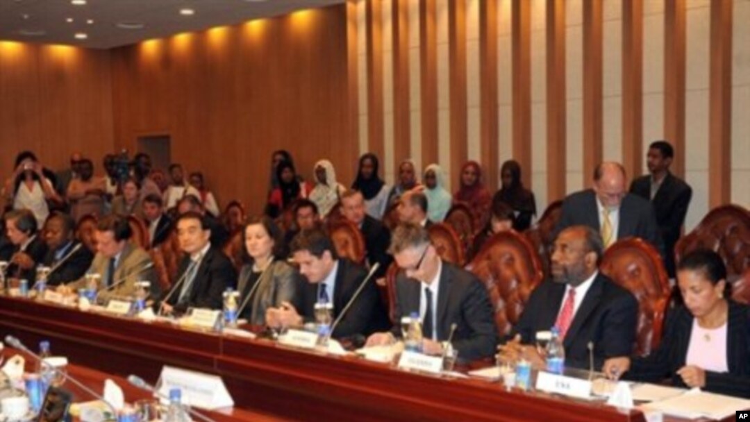 UN delegates attend a meeting with Sudanese Foreign Minister Ali Ahmad Karti in Khartoum, 09 Oct 2010 on the last day of an official visit to Sudan by UN Security Council ambassadors