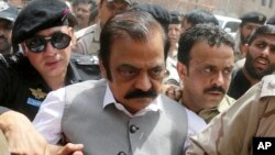 Officers of Pakistan's police and Anti-Narcotics Force escort opposition lawmaker Rana Sanaullah Khan (C) to appear in a court in Lahore, Pakistan, July 2, 2019.