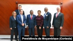 Congressistas americanos e presidente Filipe Nyusi, em Maputo. 