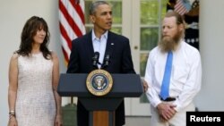 Tan pronto se produjo el canje de prisioneros, el presidente Obama recibió en la Casa Blanca a los padres del sargento Bowe Bergdahl.