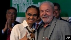 Aktivis hutan Amazon Marina Silva bersama Presiden-terpilih Brazil Luiz Inácio Lula da Silva (foto: dok). 