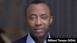 L’opposant en détention Omoyele Sowore, au Nigeria le 8 août 2019. (VOA/Gilbert Tampa)