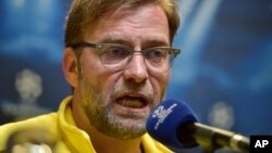 Kwach na kungiyar kwallon kafa ta Borussia Dortmund, Juergen Klopp.