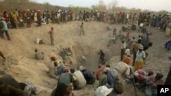 Human Rights Watch Says Zimbabwe's Marange Diamonds Funding Mugabe Party