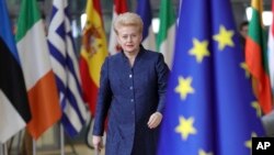 Presiden Lithuania, Dalia Grybauskaite saat menghadiri KTT Uni Eropa di Brussels, 14 Desember 2017. (Foto: dok).