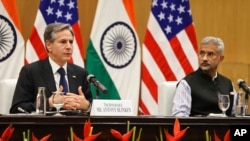 Menlu AS Antony Blinken dan Menlu India Subrahmanyam Jaishankar memberikan konferensi pers bersama di New Delhi, India, Rabu (28/7). 