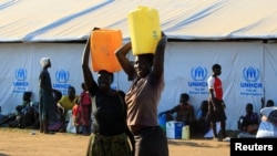 Des Sud-soudanais dans un camp de réfugiés au nord de l'Ouganda, le 7 décembre 2016. 