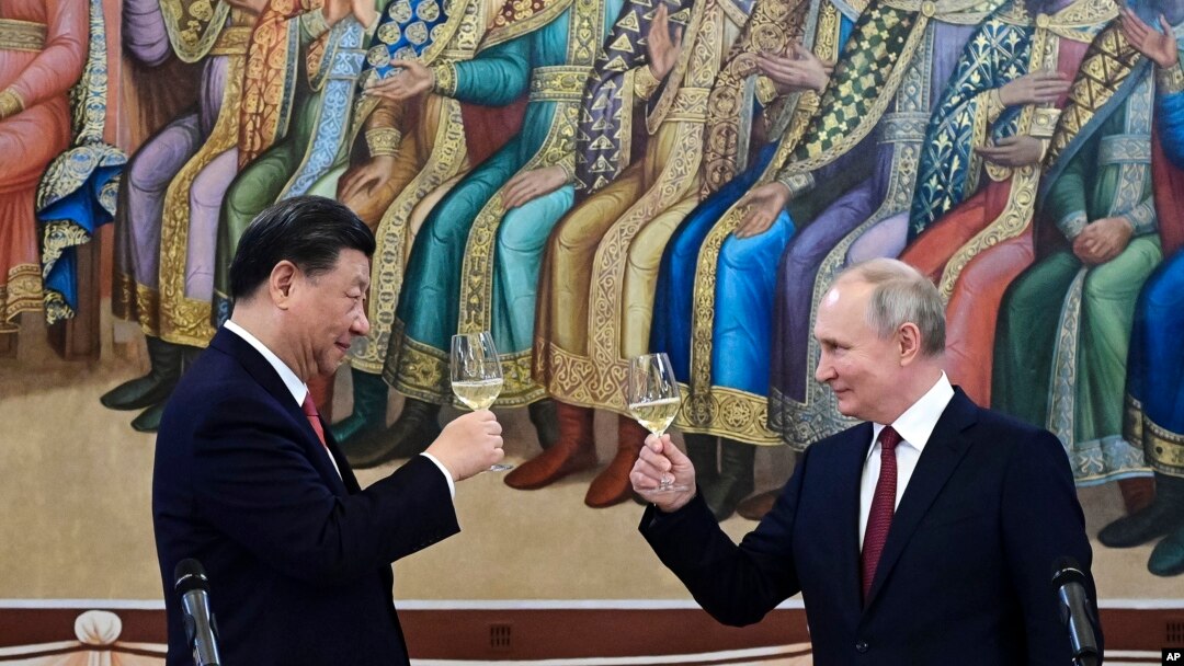 2023年3月21日俄罗斯总统普京(右)和中国国家主席习近平在俄罗斯莫斯科克里姆林宫共进晚餐