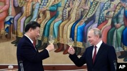 2023年3月21日俄羅斯總統普京(右)和中國國家主席習近平在俄羅斯莫斯科克里姆林宮共進晚餐