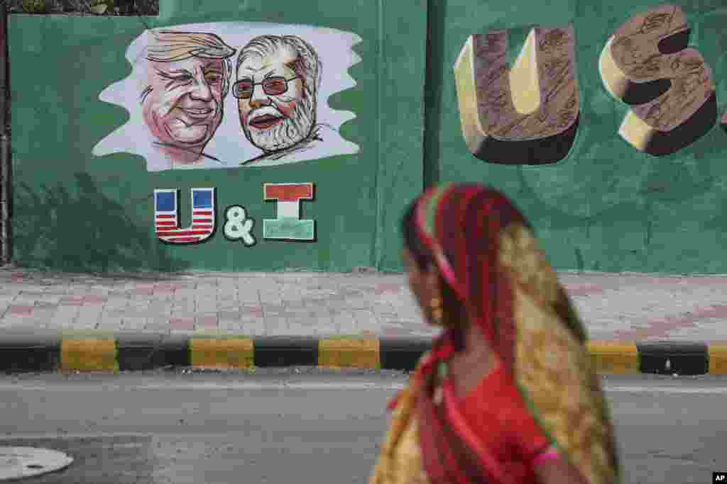 تصویری از تبلیغات در شهر احمد آباد در آستانه سفر دونالد ترامپ رئیس جمهوری آمریکا به هند.&nbsp;