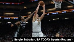 Nikola Jokić zakucava na utakmici protiv Sakramento Kingsa (Foto: Reuters/Sergio Estrada-USA TODAY Sports)