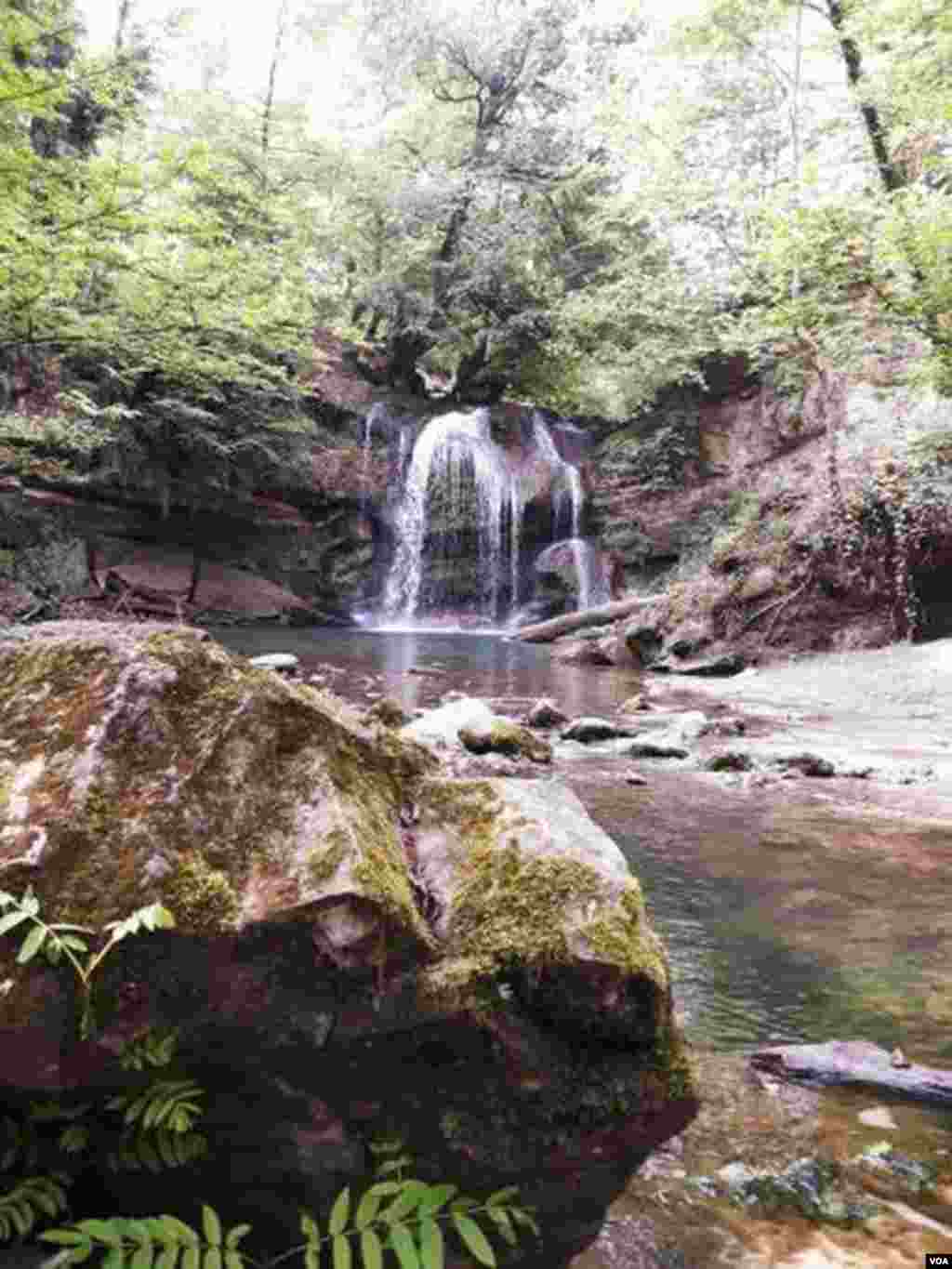 هفت آبشار در شهرستان سوادکوه، مازندران عکس: الهه (ارسالی شما)