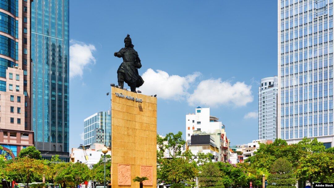Tượng Đức Thánh Trần tại Sài Gòn.