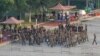 Tentara China berbaris di lapangan Stadion Olahraga Shenzhen Bay di Shenzhen, 15 Agustus 2019.