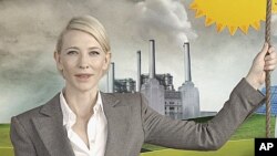 Aktris Cate Blanchett dalam sebuah iklan layanan masyarakat untuk mendorong pemberlakuan pajak karbon. (Foto: Dok)