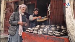 د بلوچستان په چمن ښار کې یو د پسه له غوښې پخېدونکی ﺭوايتي خواړہ «چاینکي ﺭوش» ډېر مشهوﺭ دی