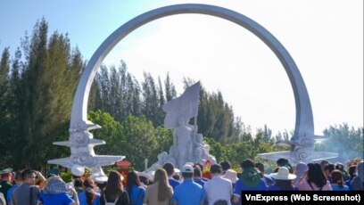 Mơ Đi Thắp Hương Người Chết - Giải Mã Ý Nghĩa và Các Mẫu Văn Khấn Cần Biết