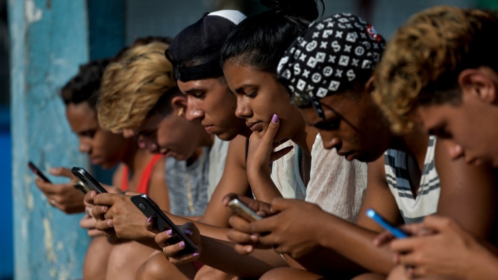 Report: Cuba Cuts Internet, Surveils Journalists