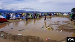Torrential rains have flooded parts of the makeshift refugee camp in the Greek village of Idomeni, near the border with Macedonia. Inhospitable weather adds to the migrants' anxieties. (J. Dettmer/VOA)