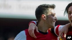  Ozil