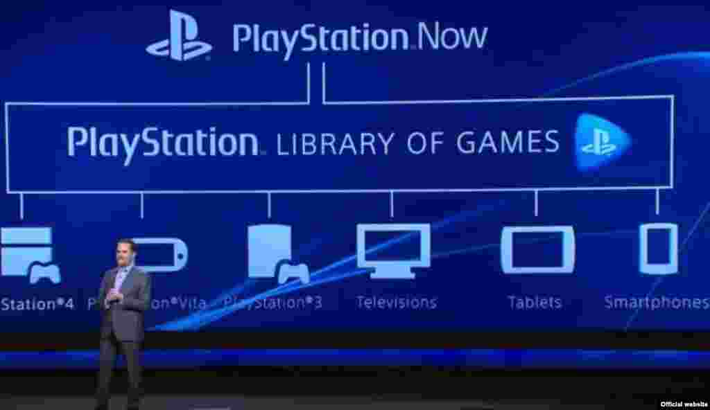 A Sony apresentou na CES a PlayStation Now. Com este novo dispositivo, a Sony permite que a PS4 seja compatível com os jogos da PlayStation 3, PlayStation 2 e PSOne, através do recurso à Internet