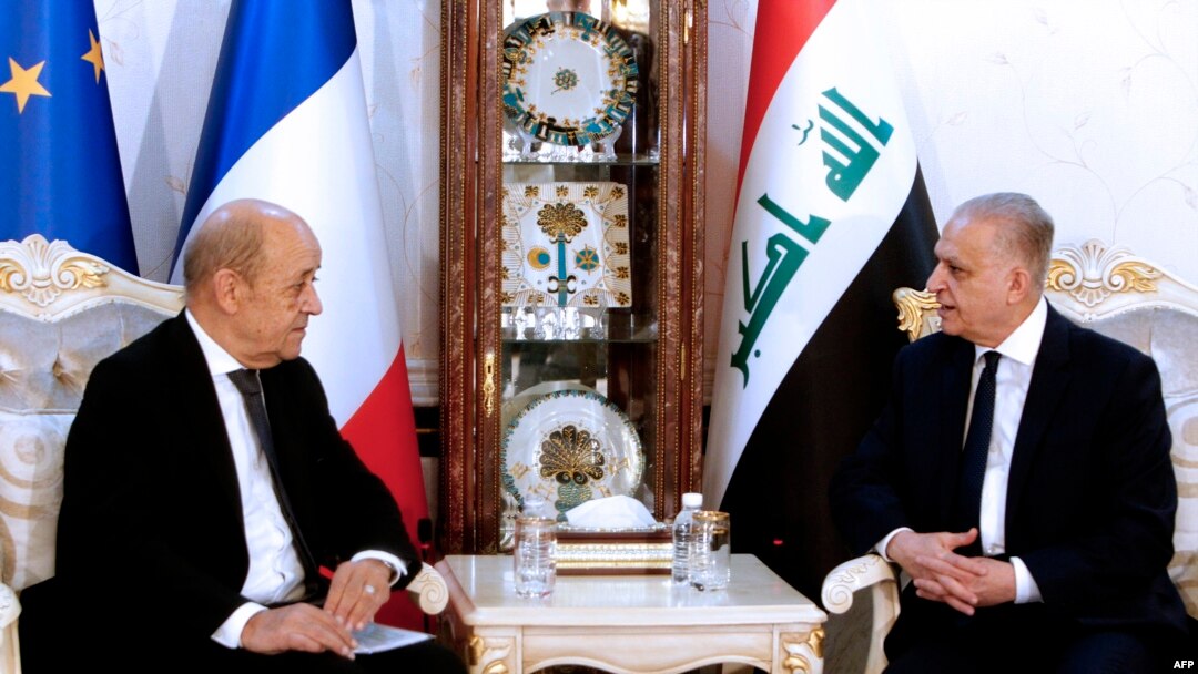 Iraqi Foreign Minister Mohammed Ali al-Hakim (R) meets his French counterpart Jean-Yves Le Drian in Baghdad on October 17, 2019. - France's top diplomat held talks in Baghdad about transferring foreign jihadists from northern Syria, where a Turkish…