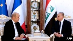 Iraqi Foreign Minister Mohammed Ali al-Hakim (R) meets his French counterpart Jean-Yves Le Drian in Baghdad on October 17, 2019. - France's top diplomat held talks in Baghdad about transferring foreign jihadists from northern Syria, where a Turkish…
