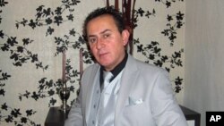 فه‌رهه‌نگ و تۆره‌ی کوردی: ئاوێنه‌ شکاوه‌کانی دڵشادی عومه‌ر کاکی