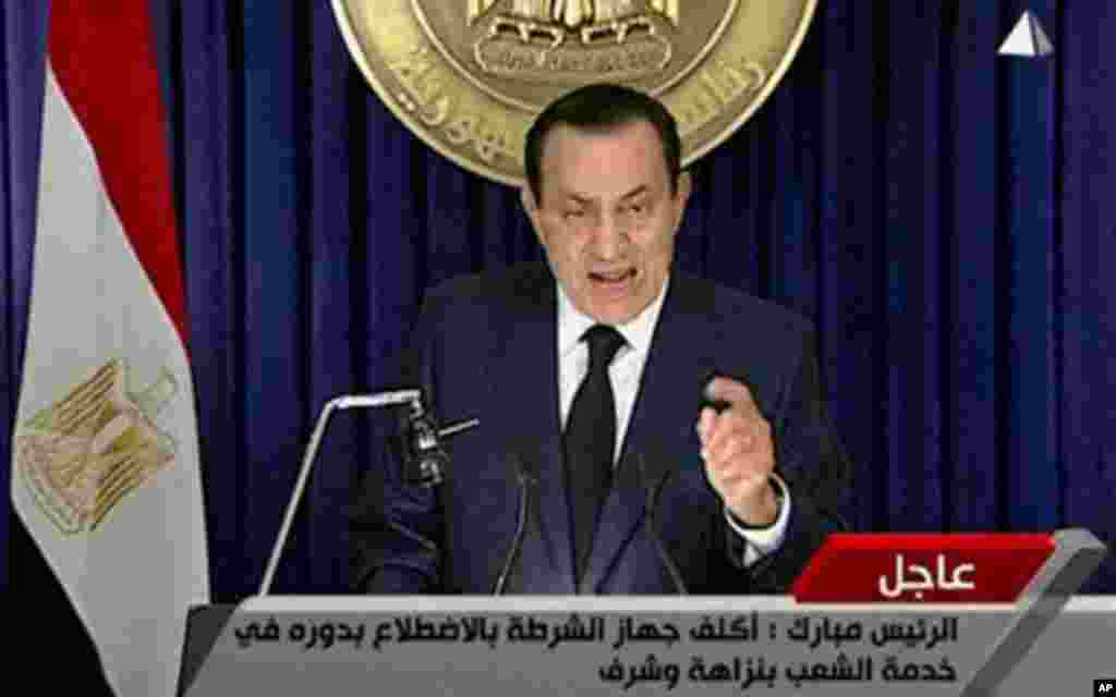 Madaxweyne Mubaarak oo TV-ga ka jeedinaya khudbad.