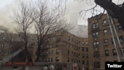 El fuego estalló en los pisos superiores de un edificio residencial de seis pisos en Washington Heights. Foto: FDNY. Enero 8, 2017