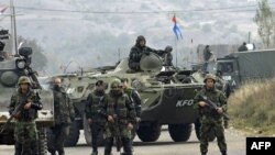 Pripadnici KFOR-a na prelazima na severu Kosova